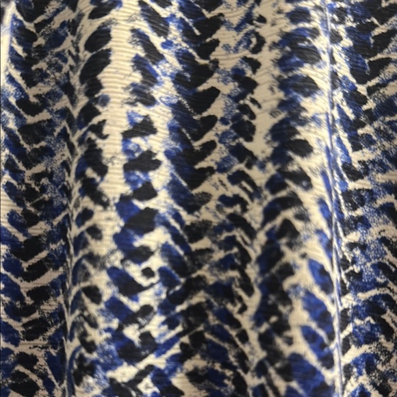 Blue and White Relaxed  Blouse - Picture 2 of 4